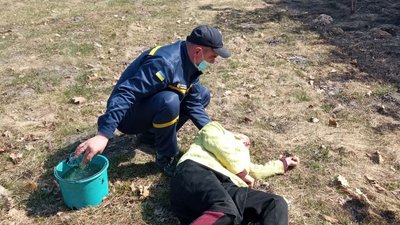 На Волині жінка підпалила траву і втратила свідомість, надихавшись диму На Волині жінка підпалила траву і втратила свідомість, надихавшись диму