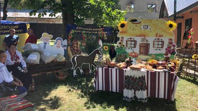 У селищі Чорний Острів на Хмельниччині проходить міжнародний фестиваль народної творчості та ремесел. Фото: Суспільне. Поділля. У селищі Чорний Острів на Хмельниччині проходить міжнародний фестиваль народної творчості та ремесел. Фото: Суспільне. Поділля.