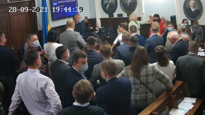 "Не перетворюйте раду на цирк". Текстовий стрім з сесії Чернівецької міської ради
