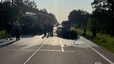 На Волині легкове авто врізалося у вантажівку: водій і пасажир загинули На Волині легкове авто врізалося у вантажівку: водій і пасажир загинули