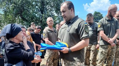 На Закарпатті попрощалися із полеглим на війні Михайлом Поповичем На Закарпатті попрощалися із полеглим на війні Михайлом Поповичем
