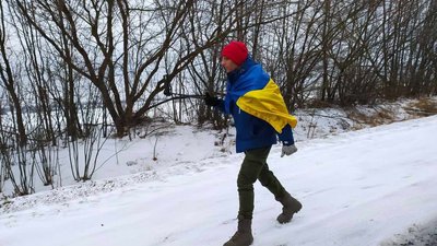 Азовець та блогер-волонтер Петро Скрипка пішки дістався Хмельниччини Азовець та блогер-волонтер Петро Скрипка пішки дістався Хмельниччини