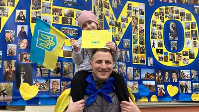 Переселенці з Нової Каховки зібрались на акцію підтримки рідного міста в Одесі Переселенці з Нової Каховки зібрались на акцію підтримки рідного міста в Одесі