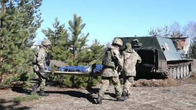 Окупанти стріляли біля Кам'янки та Водяного, один військовий отримав поранення