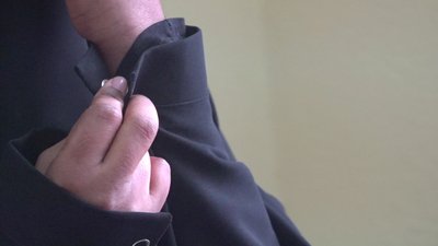 Щоб одягнути хіджаб – дівчині потрібно 2 хвилини Щоб одягнути хіджаб – дівчині потрібно 2 хвилини