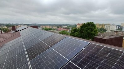 У Луцькому ЦНАПі встановлюють сонячні батареї
