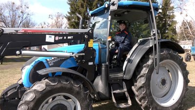 Як пів сотні дівчат на Волині навчаються на трактористок Як пів сотні дівчат на Волині навчаються на трактористок