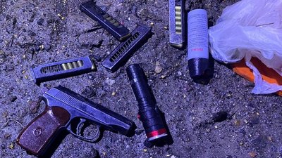 Втікав та стріляв в поліцейське авто, поки не заклинила зброя: в Одесі чоловіка підозрюють в погрозах поліції
