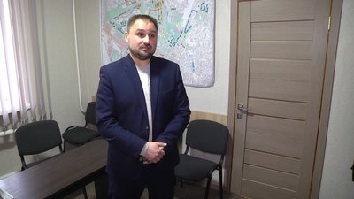 Директор управляючої муніципальної компанії Олег Зярко працював з командою хмельницьких комунальників у Чернігові та Ізюмі. Директор управляючої муніципальної компанії Олег Зярко працював з командою хмельницьких комунальників у Чернігові та Ізюмі.