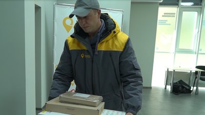 "Ця професія дуже важлива". Історія полтавського кур’єра В’ячеслава Мірошніченка "Ця професія дуже важлива". Історія полтавського кур’єра В’ячеслава Мірошніченка