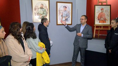 "Під покровом захисників": на виставці у Вінниці презентували портрети воїнів, що увійшли в історію