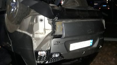 Вночі у Херсоні автомобіль протаранив електроопору, одна людина травмована (ФОТО) Вночі у Херсоні автомобіль протаранив електроопору, одна людина травмована (ФОТО)