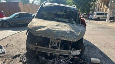 Двох молодиків з Одещини судитимуть за серію підпалів авто на понад 2,5 млн грн Двох молодиків з Одещини судитимуть за серію підпалів авто на понад 2,5 млн грн