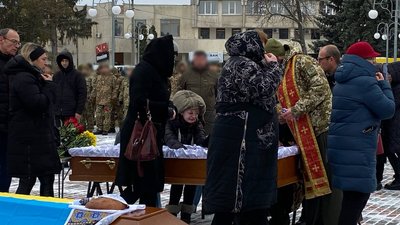 "Війна забирає найкращих": у Черкасах віддали останню шану загиблому захиснику "Війна забирає найкращих": у Черкасах віддали останню шану загиблому захиснику