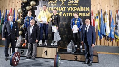 Нагородження переможниць чемпіонату України з важкої атлетики