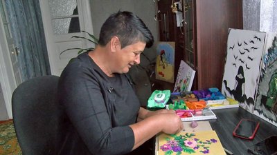 Господарює з донькою і створює картини: волинянка чекає з війни трьох синів Господарює з донькою і створює картини: волинянка чекає з війни трьох синів