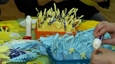У Житомирі працівники дитсадка виготовили більше 700 пасок, які відправлять військовим ЗСУ У Житомирі працівники дитсадка виготовили більше 700 пасок, які відправлять військовим ЗСУ