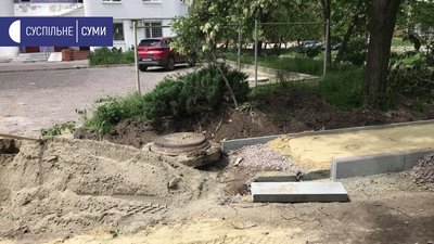 Мешканцям будинку на Заливній у Сумах третій рік обіцяють відремонтувати двір