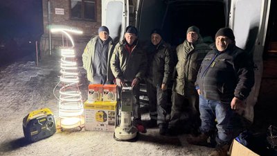 Волонтери з Житомирщини відновили опалення у 10 будинках Дарницького району Києва