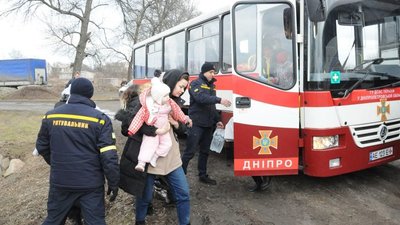 "Посилили наш штаб і збільшили кількість контактних телефонів для переселенців" – голова ОДА