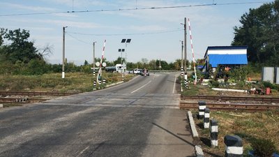 Залізничний переїзд повністю не закривали Залізничний переїзд повністю не закривали