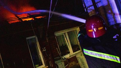 У Хмельницькому горів житловий будинок