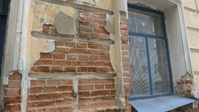 На Сумщині глухівчани чотири роки збирають гроші на ремонт пам'ятки архітектури, сортуючи сміття На Сумщині глухівчани чотири роки збирають гроші на ремонт пам'ятки архітектури, сортуючи сміття