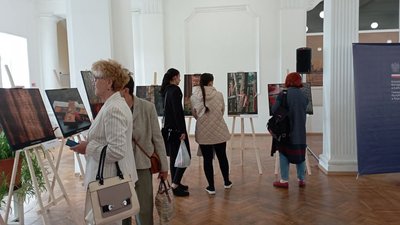 Фотовиставка Кшиштофа Хейке "Не тільки Катинь…" Фотовиставка Кшиштофа Хейке "Не тільки Катинь…"