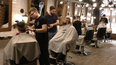 У Рівному поступово відкриваються перукарні. До чого закликав мер