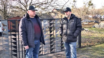Стихійний авторинок у Луцьку: чому скаржаться жителі прилеглих вулиць