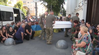 Загинула під час виконання бойового завдання: у Житомирі попрощалися з Аллою Ковєрєнє Загинула під час виконання бойового завдання: у Житомирі попрощалися з Аллою Ковєрєнє