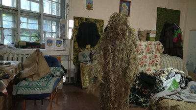 Захист для військових: у Рівному волонтерки виготовляють маскувальні кікімори Захист для військових: у Рівному волонтерки виготовляють маскувальні кікімори