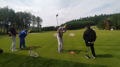Терапія гольфом: у Львові для поранених цивільних та військових організовують заняття
