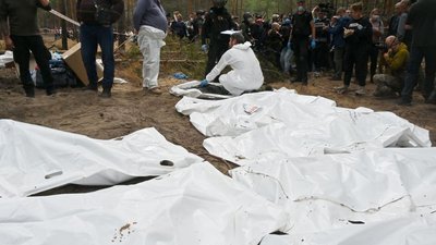 Знайшли похованих дітей та тіла військових: в Ізюмі триває ексгумація. СУСПІЛЬНЕ | ВІДЕОНОВИНИ