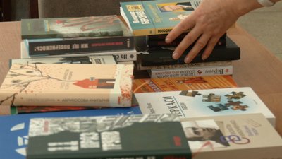 "Подаруй бібліотеці книгу українського автора": бібліотека поповнює фонди замість списаної російської літератури "Подаруй бібліотеці книгу українського автора": бібліотека поповнює фонди замість списаної російської літератури