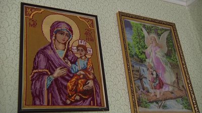 На Херсонщині майстриня Галина Кукіза створює картини з бісеру На Херсонщині майстриня Галина Кукіза створює картини з бісеру