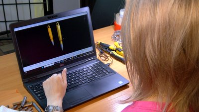 Дизайнер моделює гільзи, щоб надрукувати на 3-d принтері