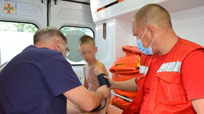 У Миколаєві під час пожежі врятували хлопчика: про його стан розповів лікар