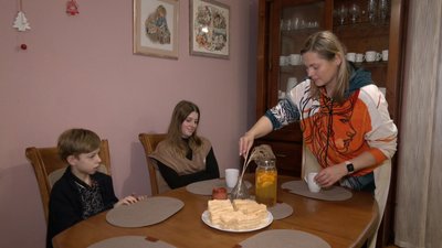 Пішли служити в один день: волинянка чекає сина та чоловіка з військової служби Пішли служити в один день: волинянка чекає сина та чоловіка з військової служби