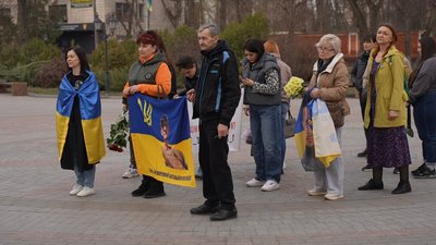 Хода пам'яті. У День добровольця в Кропивницькому вшанували загиблих і вбитих у війні з Росією Хода пам'яті. У День добровольця в Кропивницькому вшанували загиблих і вбитих у війні з Росією