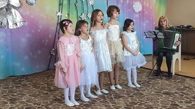 Колядки, щедрівки, солодощі: дітям з центру реабілітації на Херсонщині влаштували свято до Різдва Колядки, щедрівки, солодощі: дітям з центру реабілітації на Херсонщині влаштували свято до Різдва