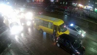 У Житомирі нетверезий водій вчинив подвійну ДТП — зіткнувся з легковиком і маршруткою