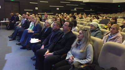 У Черкасах члени сімей загиблих та представники міської ради обговорили проєкти надгробків захисникам У Черкасах члени сімей загиблих та представники міської ради обговорили проєкти надгробків захисникам