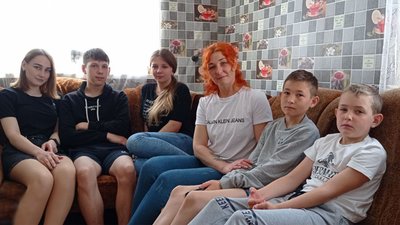 "Мріємо повернутись додому". Багатодітна родина з Херсонщини облаштувалась у Кропивницькому
