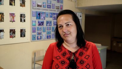 Як пройшло 1 вересня у школі в Чернігові, куди перевели дітей з двох розбомблених росіянами Як пройшло 1 вересня у школі в Чернігові, куди перевели дітей з двох розбомблених росіянами