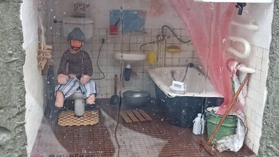На Миколаївщині зі звичайної дірки у стіні мисткині зробили зробили арт-об'єкт На Миколаївщині зі звичайної дірки у стіні мисткині зробили зробили арт-об'єкт