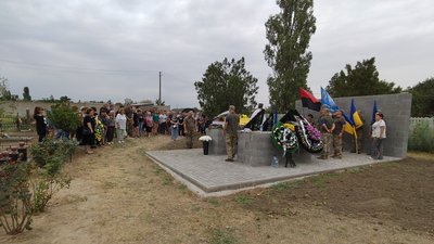 "Він завжди був за справедливість": на Миколаївщині провели в останню путь воїна "Він завжди був за справедливість": на Миколаївщині провели в останню путь воїна