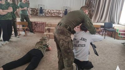 Окупанти провели військові збори для десятикласників у Курманському районі
