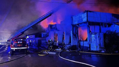 Пожежа меблевого магазину в Умані, 14 листопада 2023 року Пожежа меблевого магазину в Умані, 14 листопада 2023 року