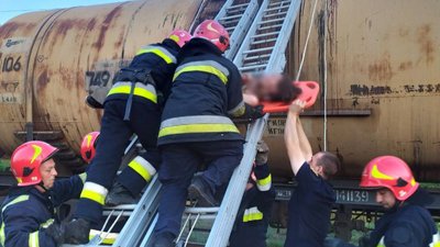 Селфі на потязі: у Львові 26-річну жінку вдарило струмом Селфі на потязі: у Львові 26-річну жінку вдарило струмом